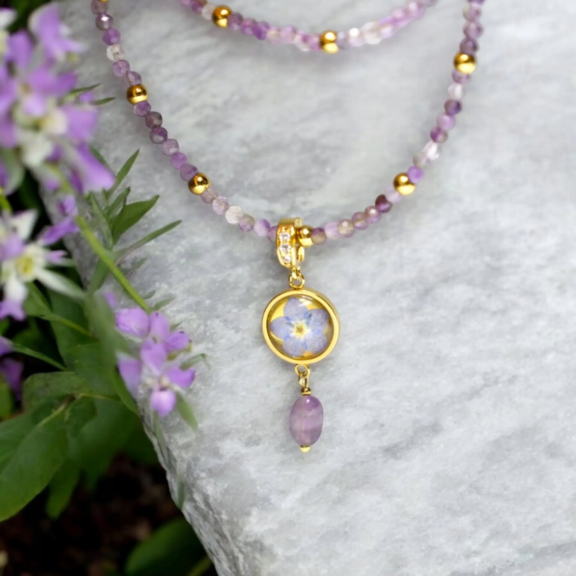 NASZYJNIK AMETYST Z NIEZAPOMINAJKĄ