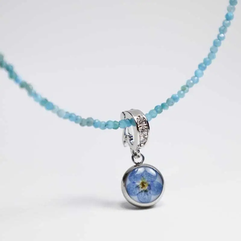 NASZYJNIK APATYT Z NIEZAPOMINAJKĄ