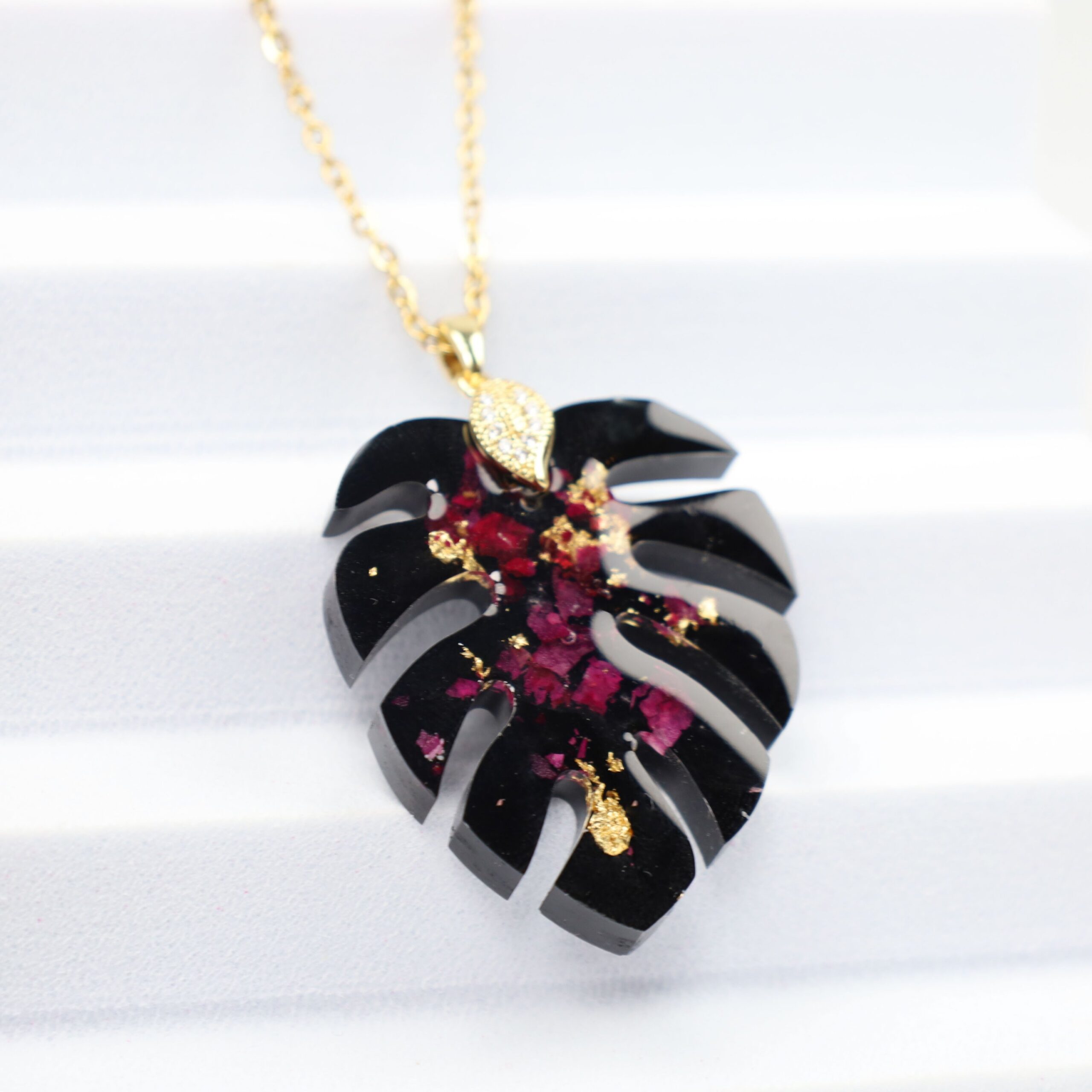 NASZYJNIK RÓŻA MONSTERA