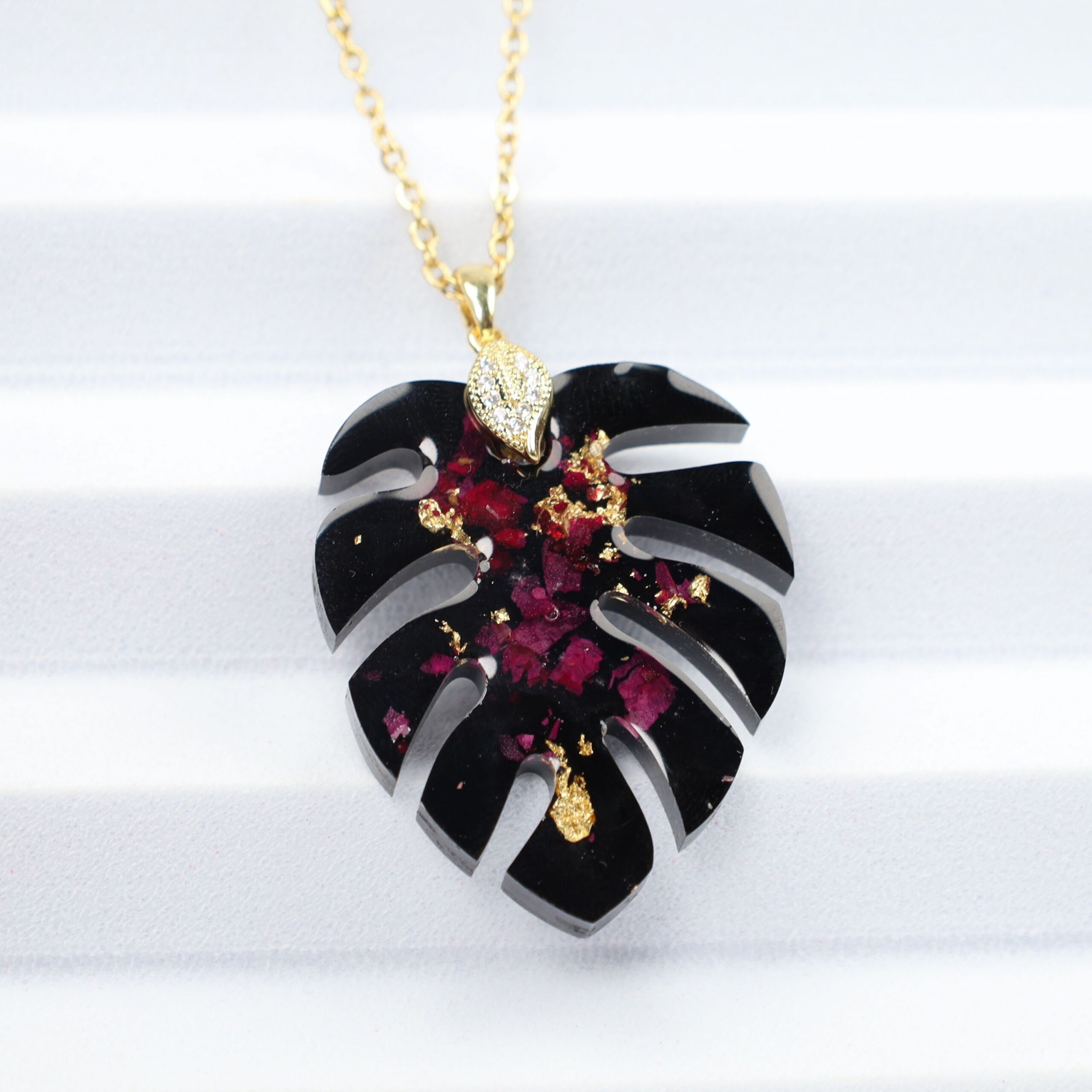 NASZYJNIK RÓŻA MONSTERA