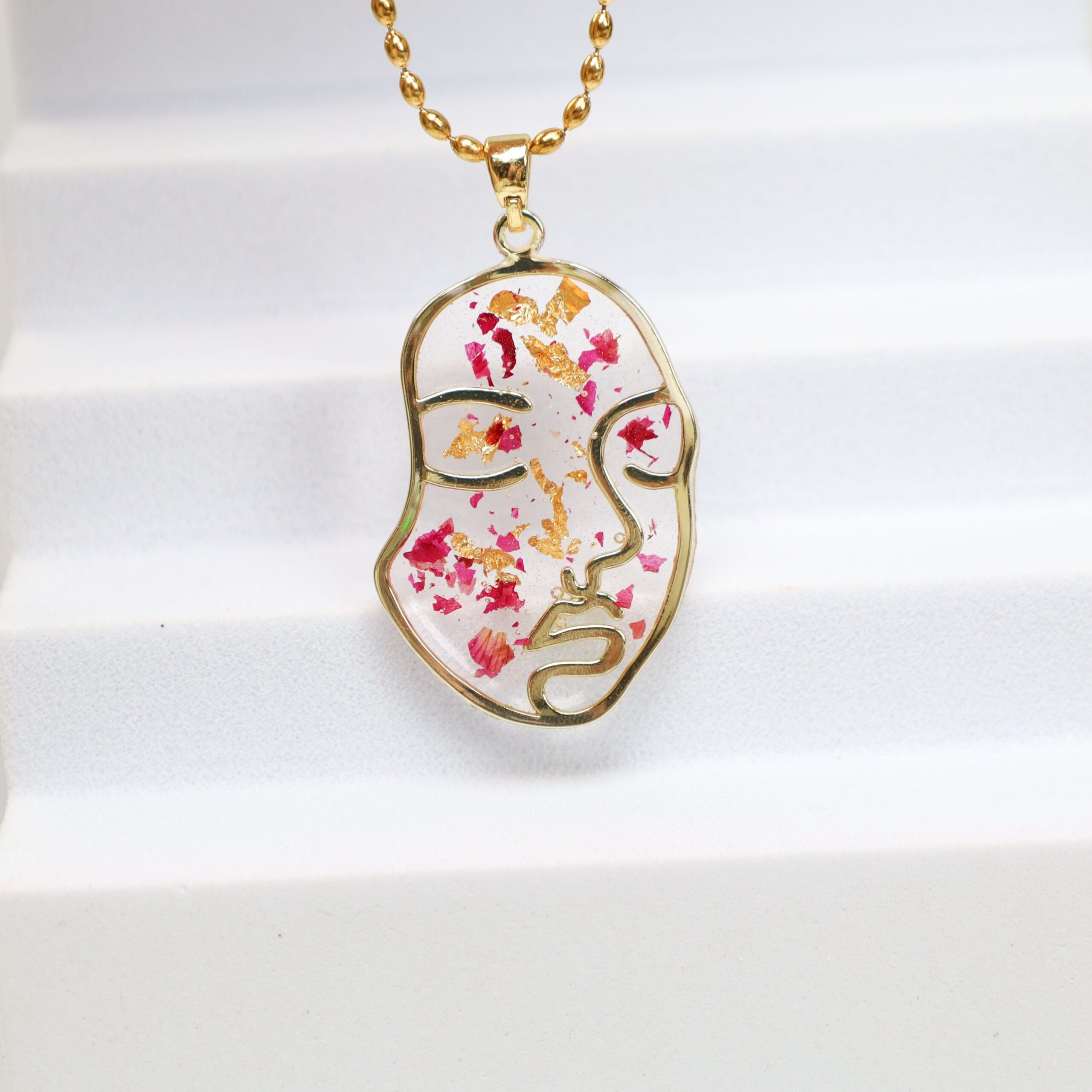 NASZYJNIK RÓŻA Twarz KOBIETY