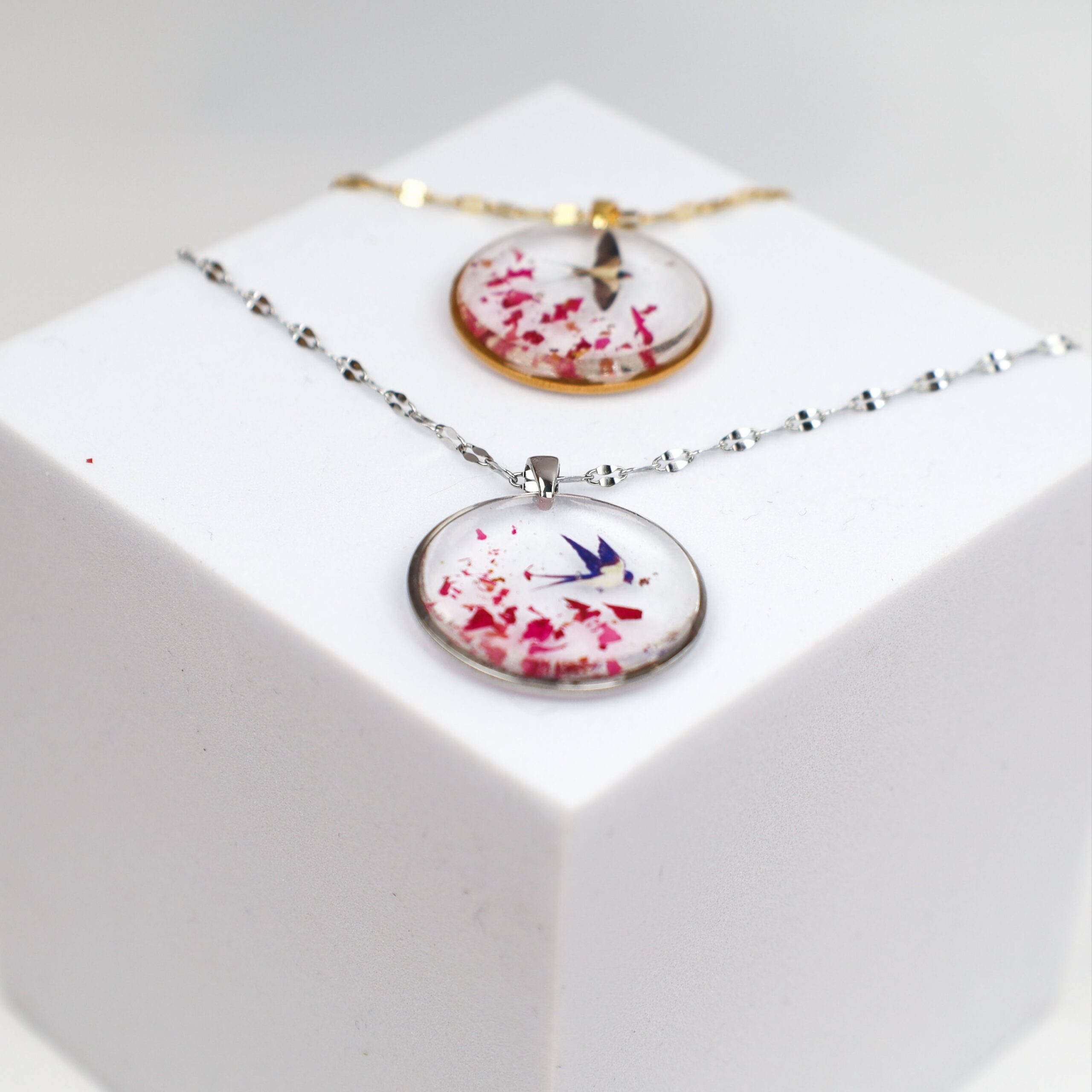 NASZYJNIK RÓŻA JASKÓŁKA