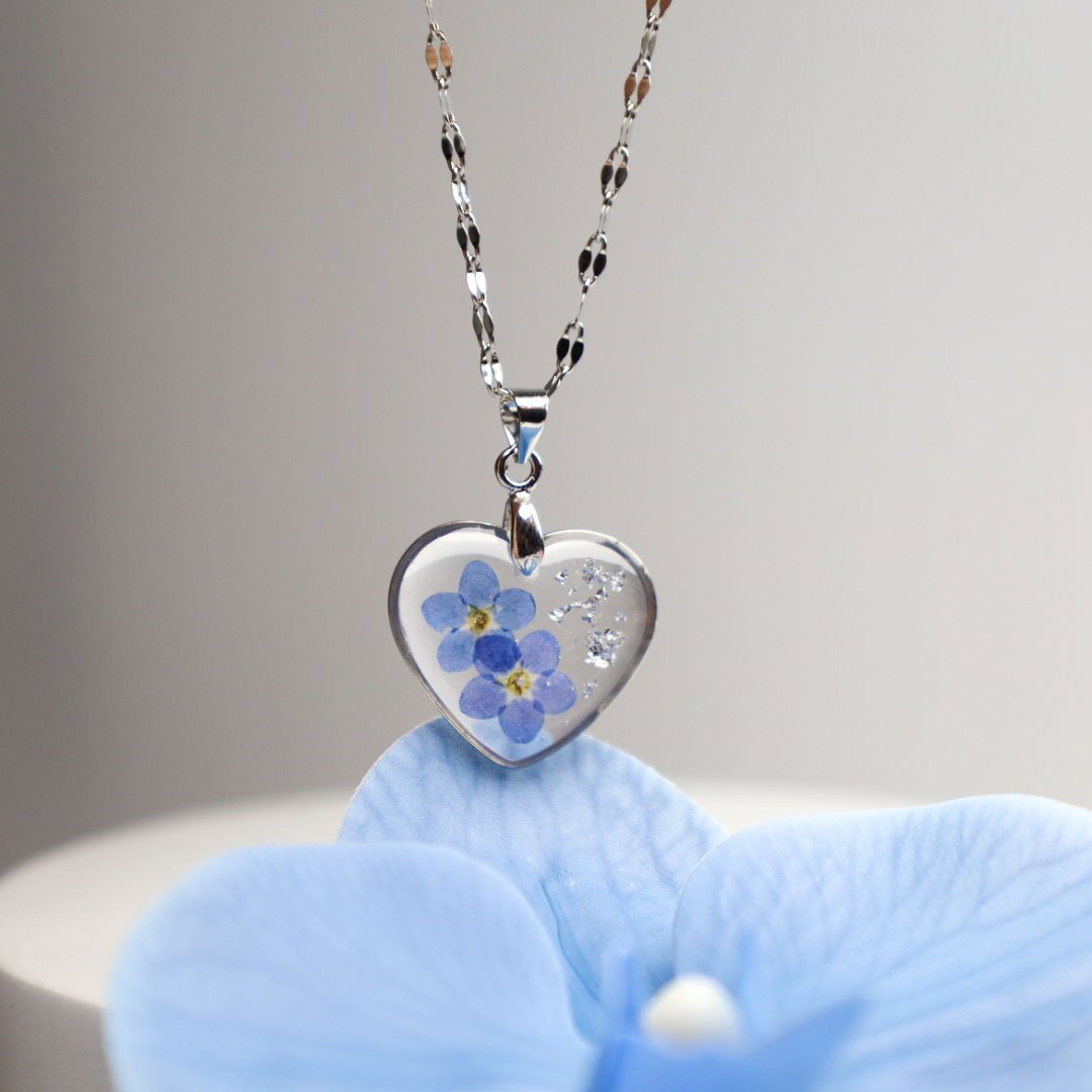 NASZYJNIK SERCE Z NIEZAPOMINAJKĄ