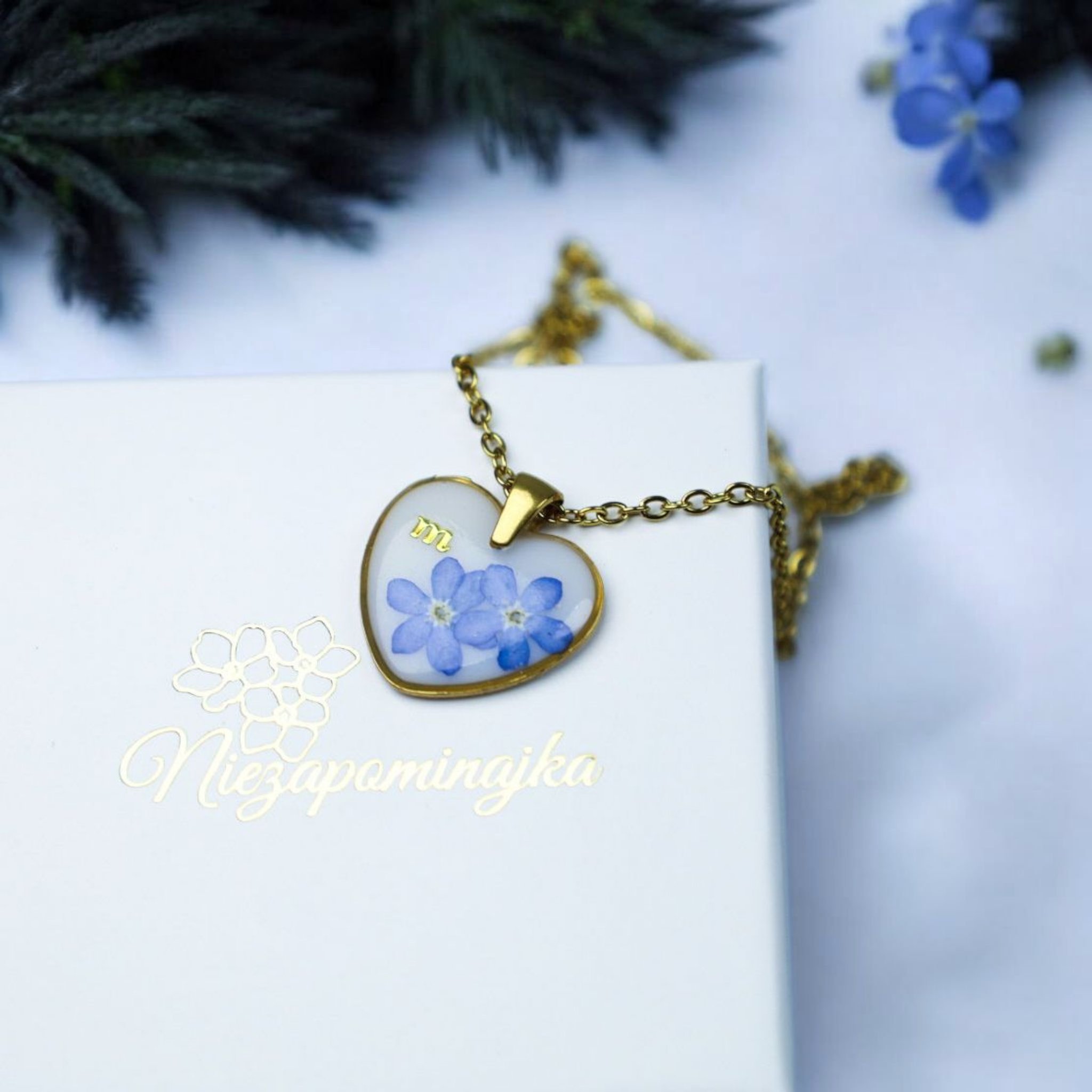 NASZYJNIK SERCE Z NIEZAPOMINAJKĄ