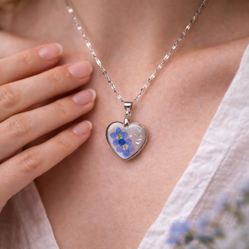 NASZYJNIK SERCE Z NIEZAPOMINAJKĄ