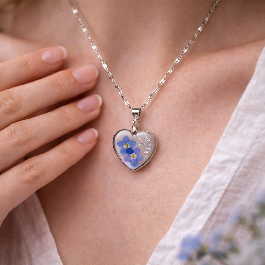 NASZYJNIK SERCE Z NIEZAPOMINAJKĄ