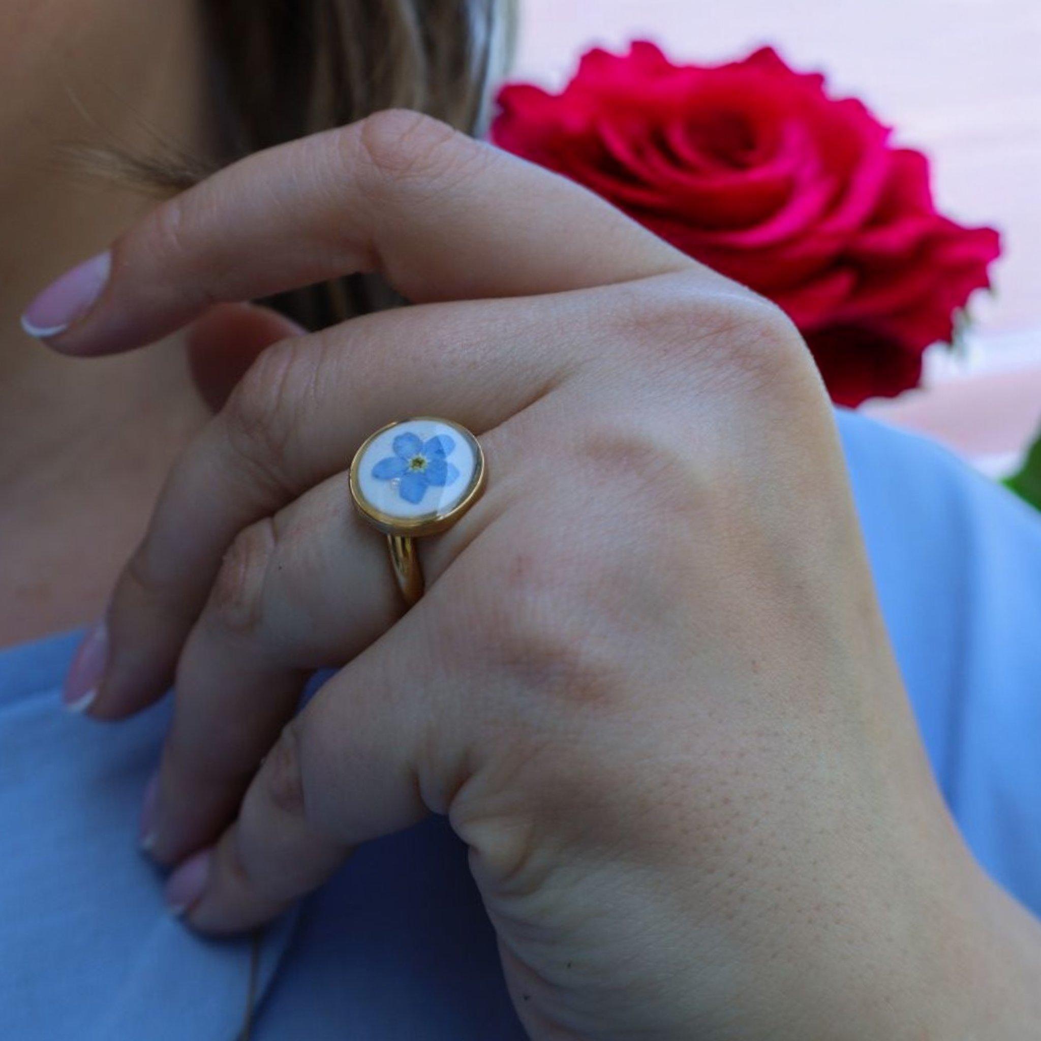 PIERŚCIONEK Z NIEZAPOMINAJKĄ