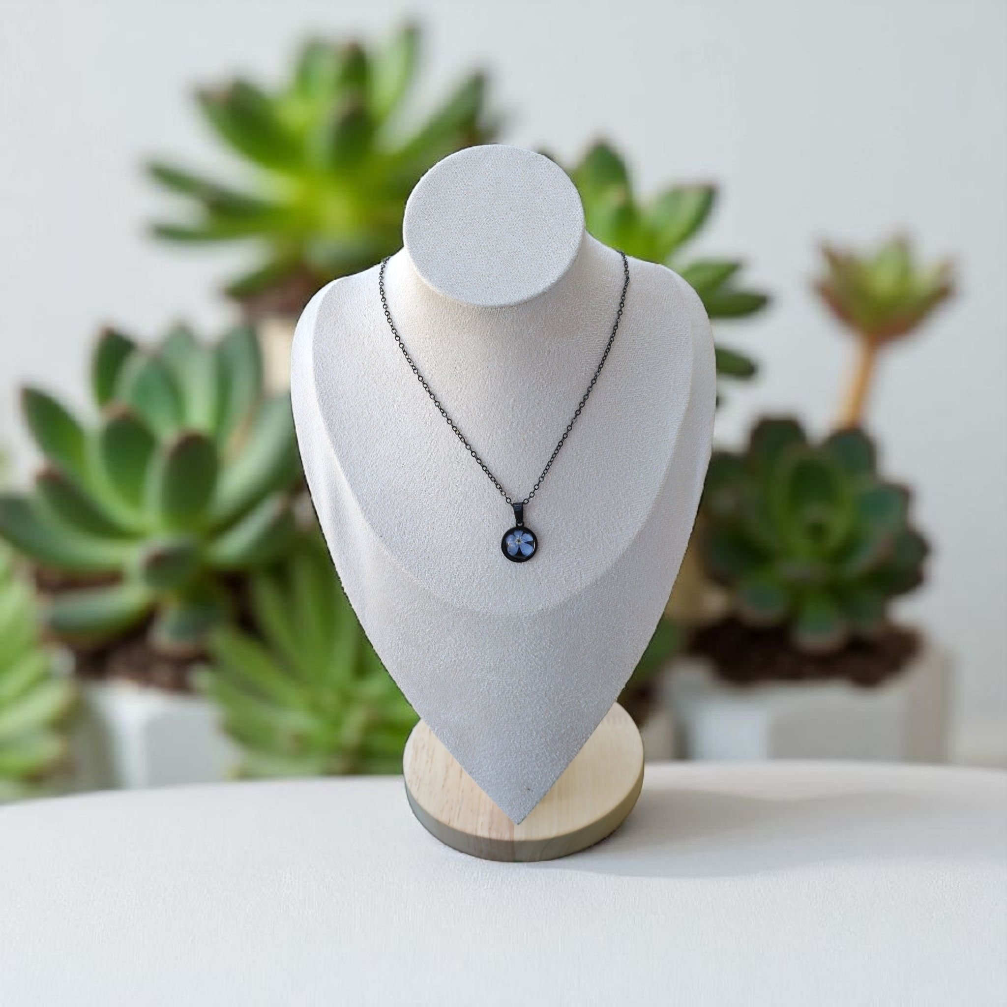 NASZYJNIK NIEZAPOMINAJKA OKRĄGŁA CZARNA