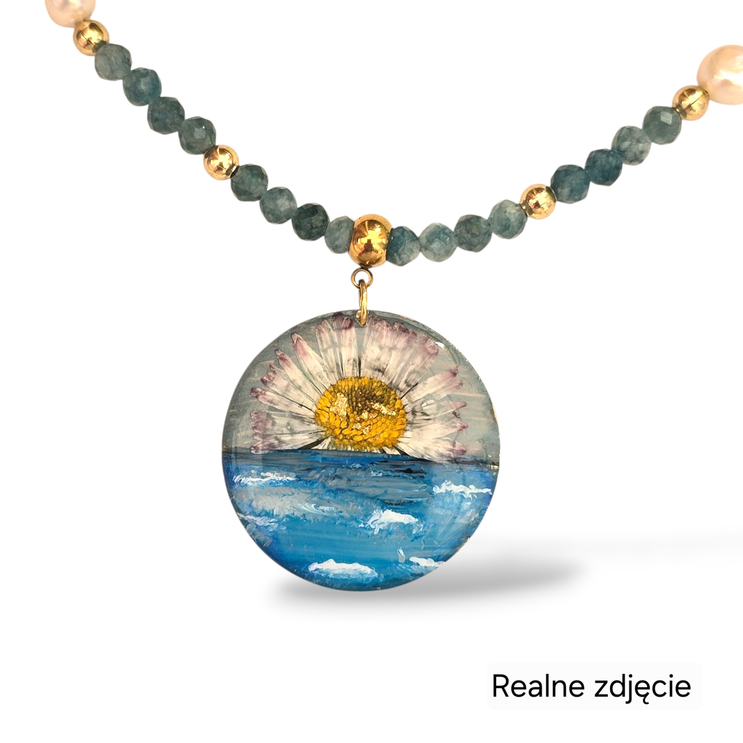 NASZYJNIK STOKROTKA CALCEDON Z PERŁĄ