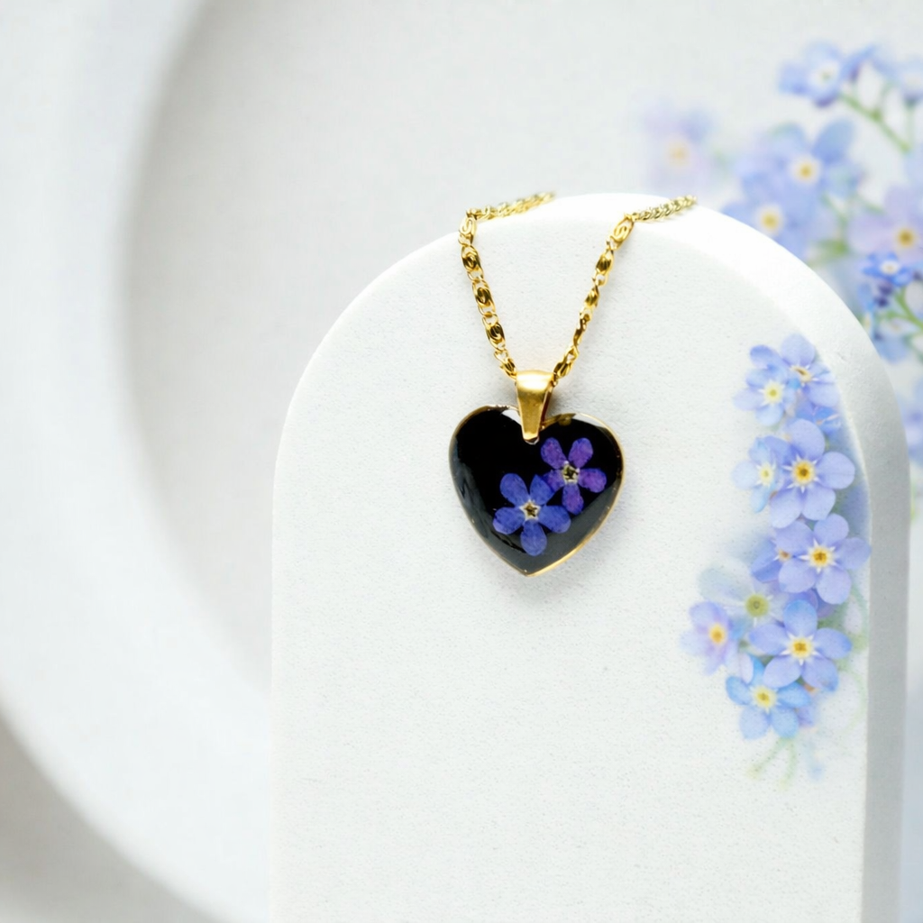 NASZYJNIK CZARNE SERCE NIEZAPOMINAJKA